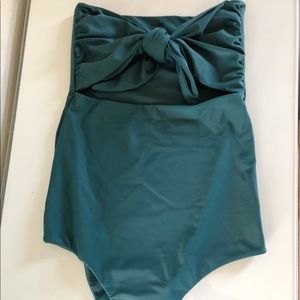 Mikoh Lana One Piece in the color “honu” size XL